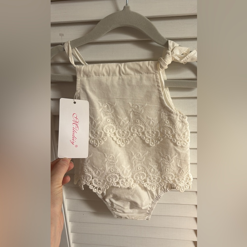 NWT baby girl White Linen Onesie Dress. Size 3-6 month